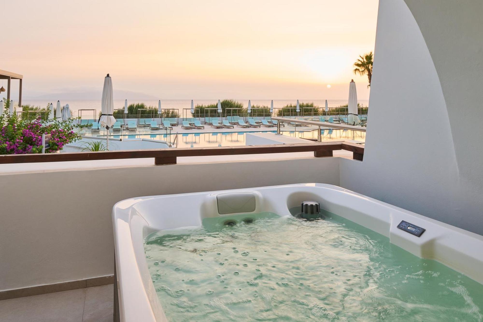 Oceanis Beach & Spa Resort Psalidi  Exterior photo
